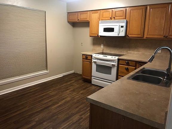 4th image of 4914 Emerald Dr