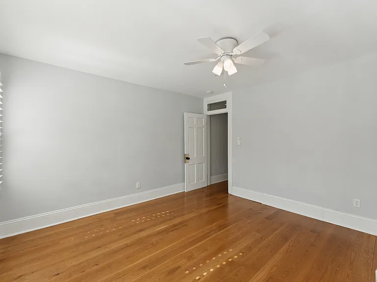 306 L St SE — Photo 31