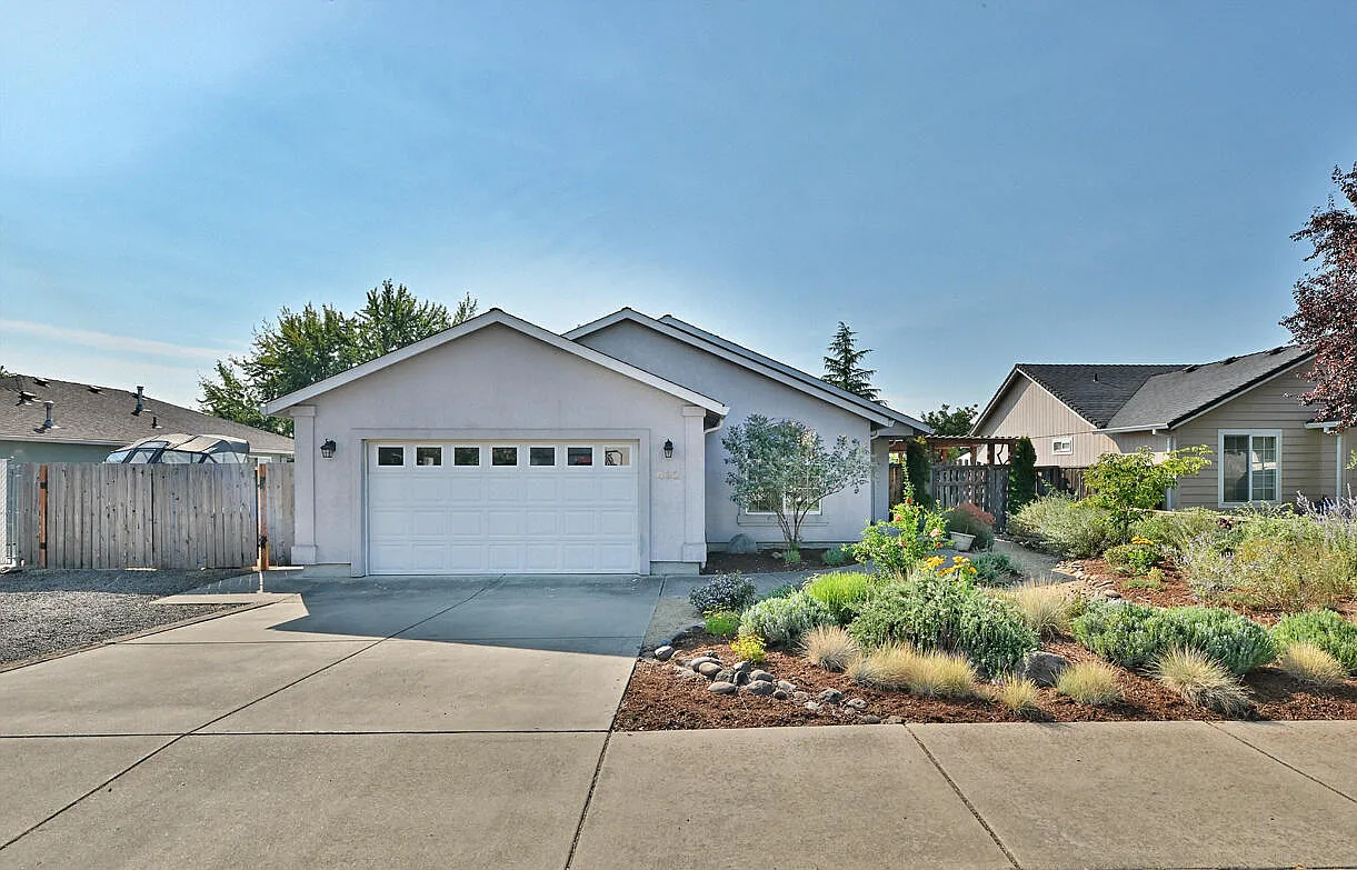 432 Westminster Dr photo 1