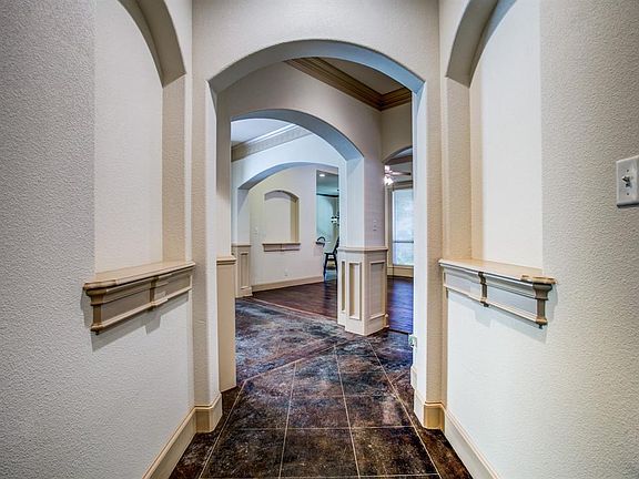 5th image of 8505 Layna Ct