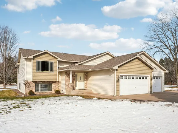 4404 E Viking Ct, Wyoming, MN 55092