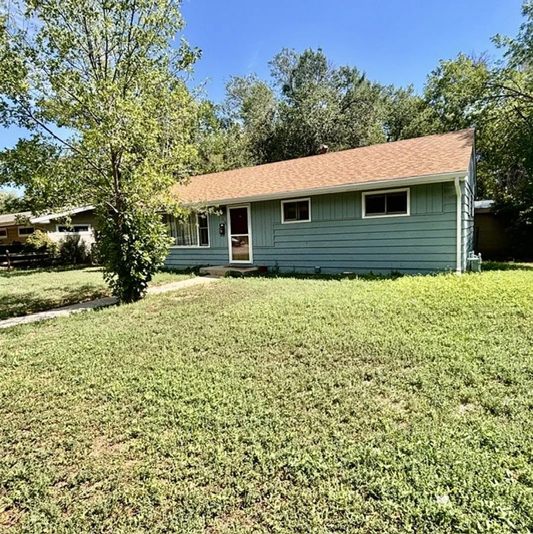 Lease Now & Get $300 off Your First Month | 3-Bedroom Home Just Minutes from Everything — Photo 2