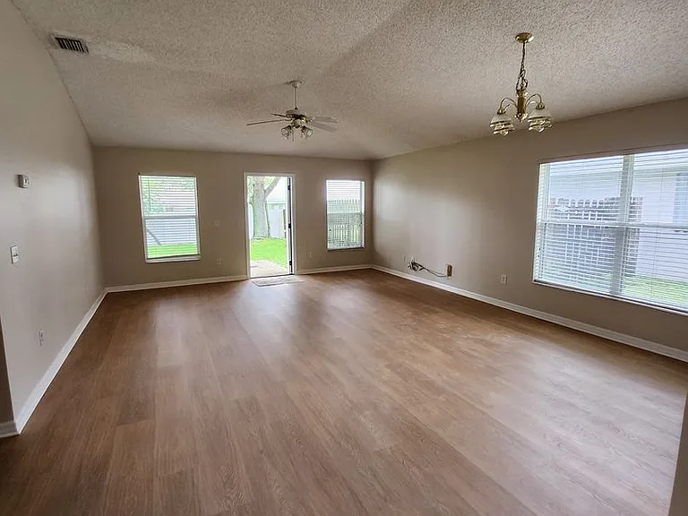 2891 Stratford Pointe Dr — Photo 4