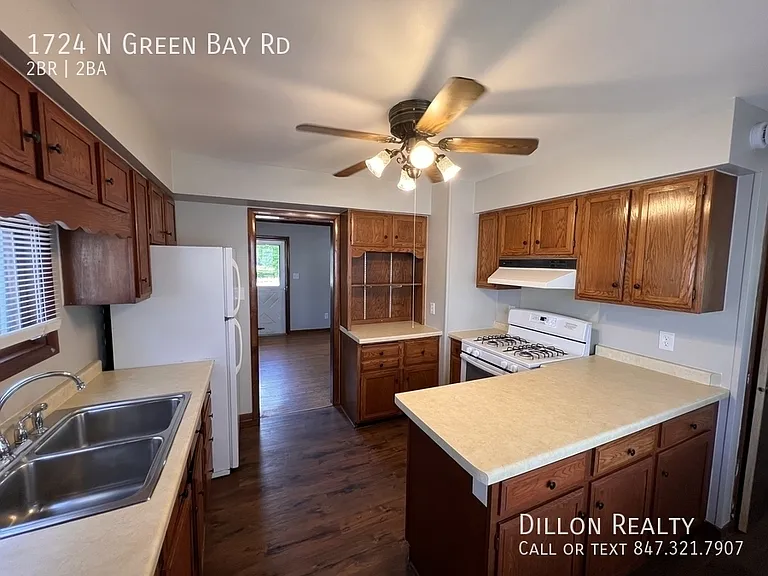 1724 N Green Bay Rd — Photo 9