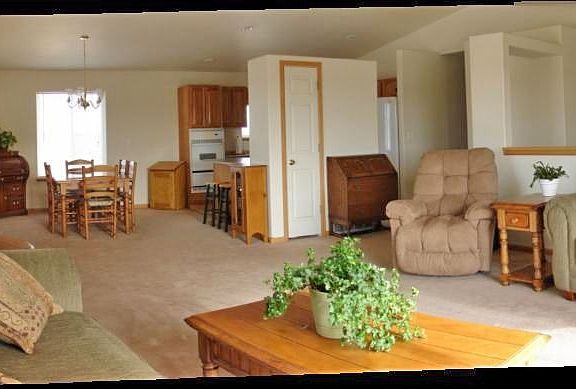 Formal Liv Rm to Dining View