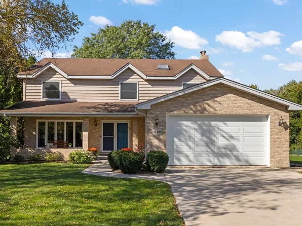 1N210 Coventry Dr, Wheaton, IL 60187
