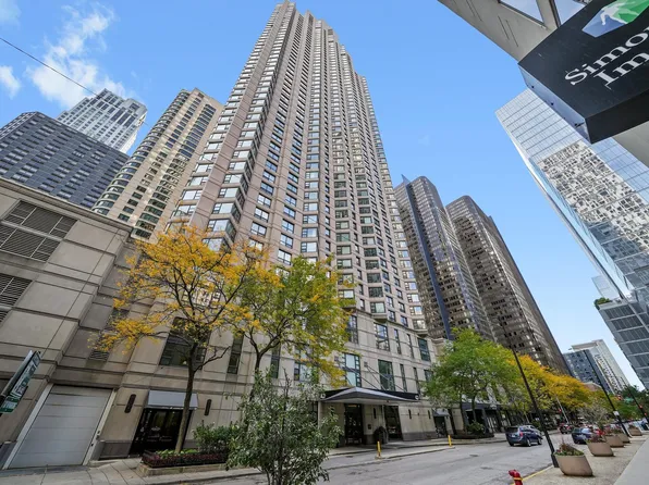 401 E Ontario St APT 3205, Chicago, IL 60611