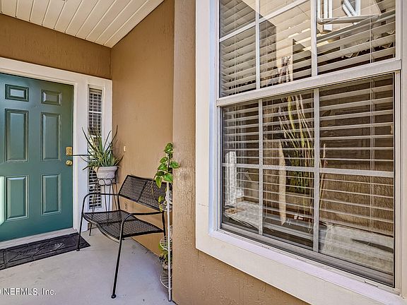 4th image of 717 Scrub Jay Dr
