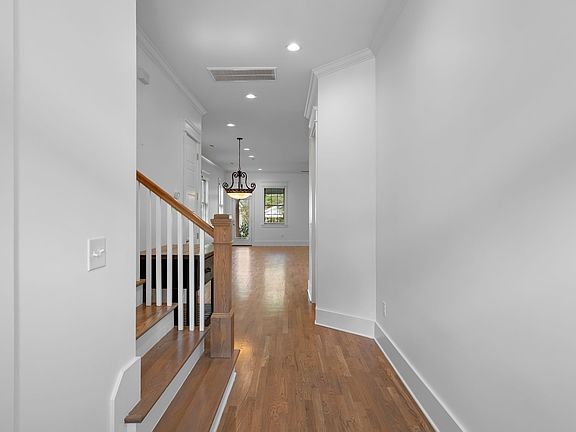 3rd image of 120B Lincoln Ct