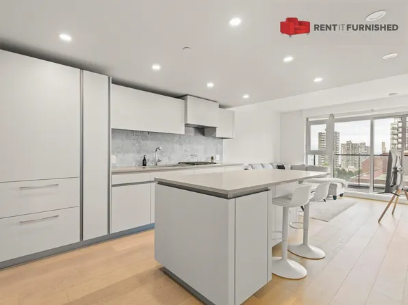 889 Pacific St #1104, Vancouver, BC V6Z 2P5