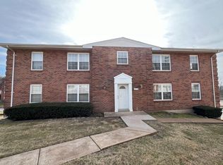 1015 Taman Ct, Saint Louis, MO 63122