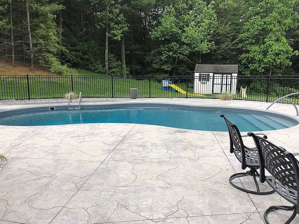 2nd image of 13 Hunters Ridge Cir