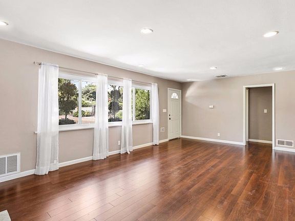 3rd image of 8802 La Entrada Ave