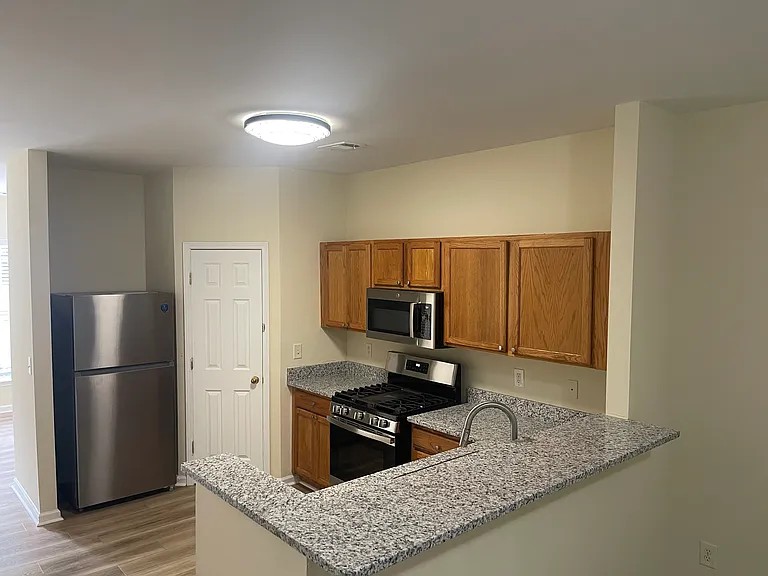 883 Redwood Dr — Photo 5