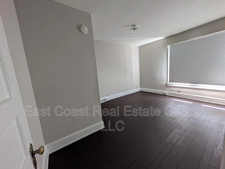 304 1/2 W Martin St — Photo 27