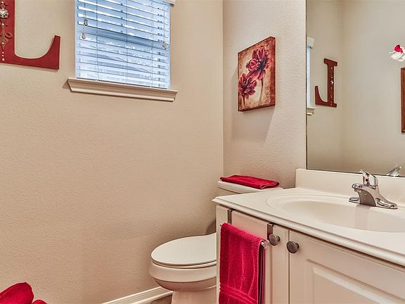 5th image of 32 Stone Creek Pl