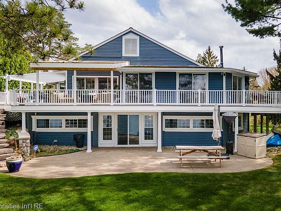 2nd image of 900 Indianwood Rd