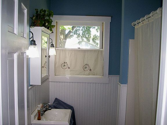 2nd bathroom