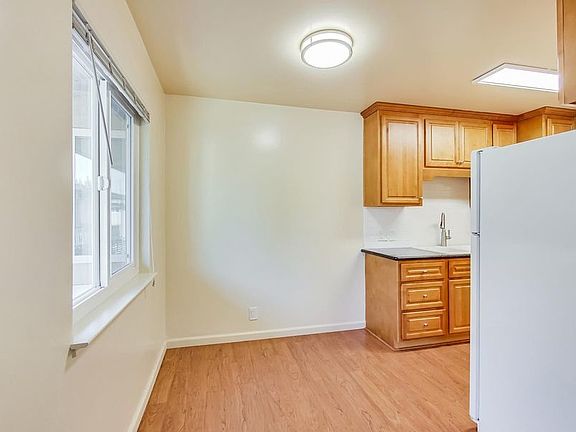 4th image of 897 Northrup St APT 13