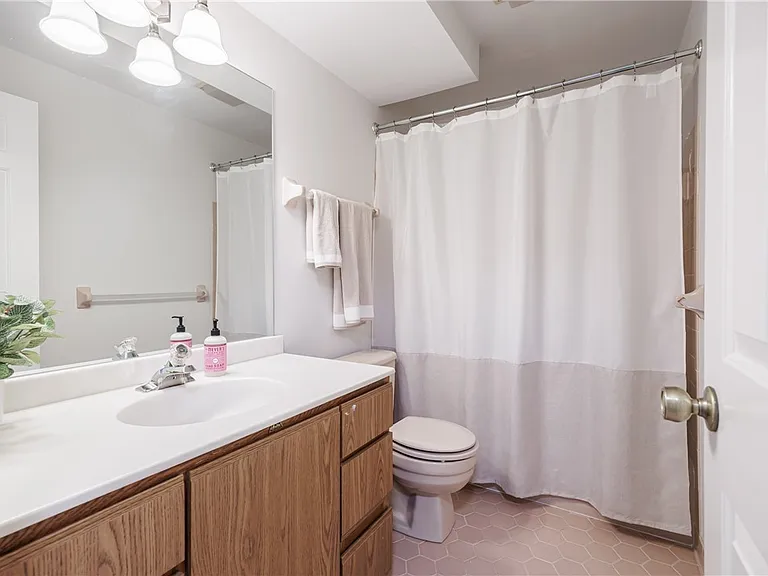 30 Cambridge Ct — Photo 13