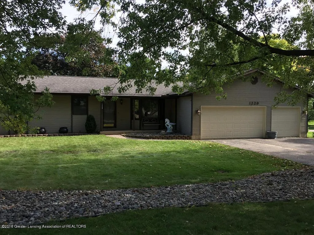 1229 Schavey Rd photo 1