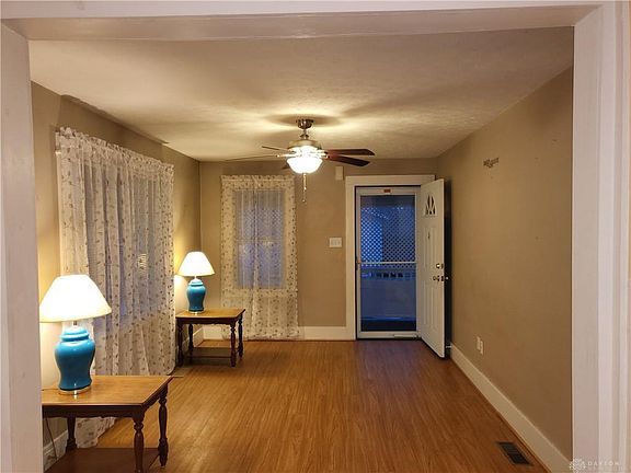 4th image of 14 Velma Ave
