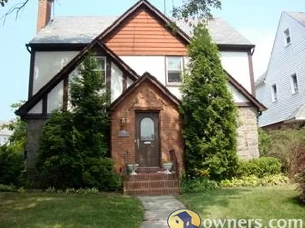 5005 215th St, Bayside Hills, NY 11364