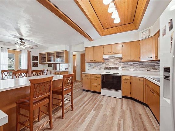 5th image of 408 Sunset Ln