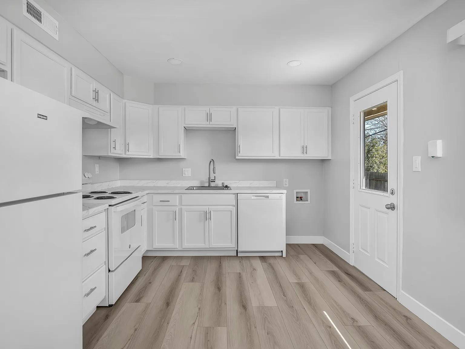 El Camino Duplexes — Photo 3