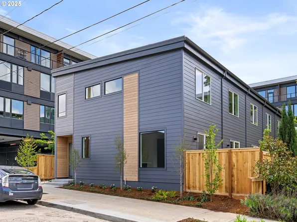 4910 SE Caruthers St #1, Portland, OR 97215