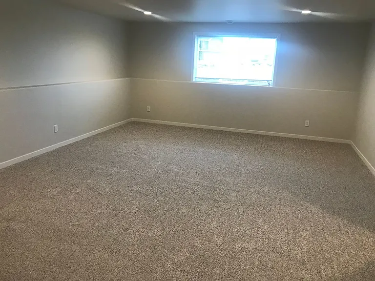 920 Albert Dr W — Photo 15