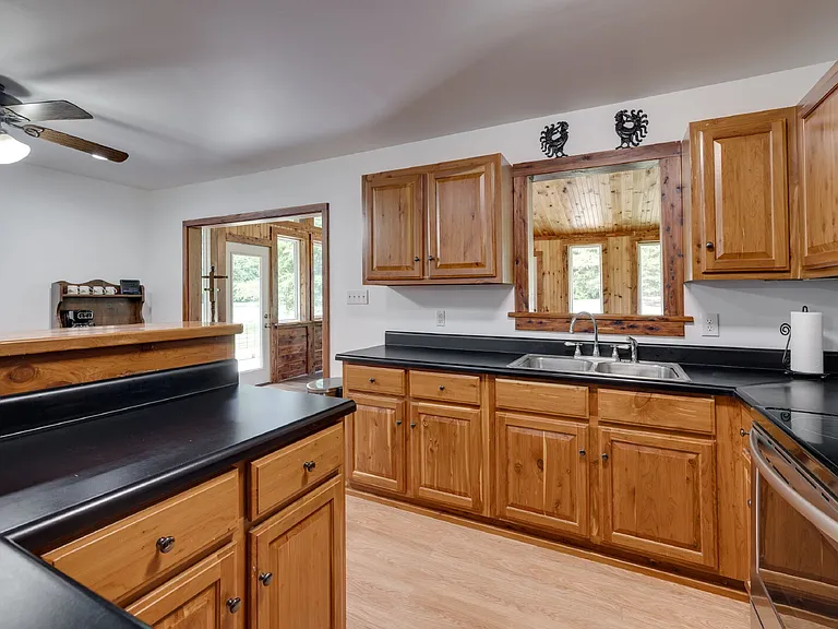 970 Old Limestone Rd E — Photo 11