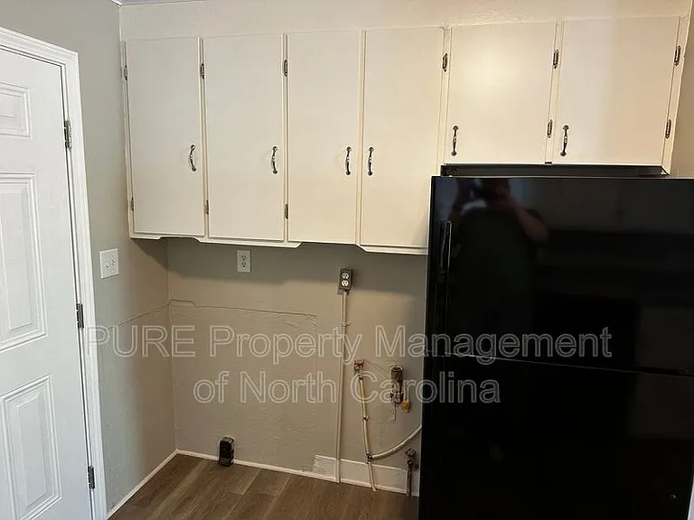 603 Robbins St — Photo 10