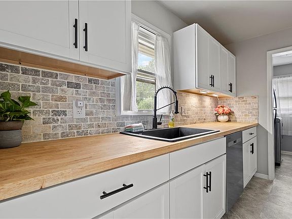 3rd image of 2816 NE 56th St