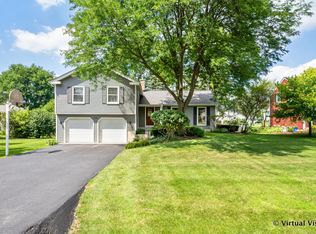 27W400 Fleming Dr, Winfield, IL 60190