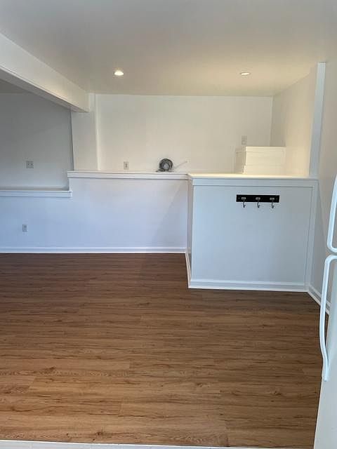 2nd image of 61A Sussex St #61-A