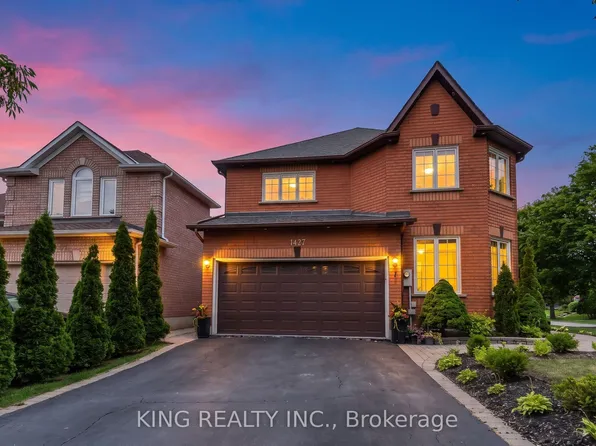 1427 Grossi St, Mississauga, ON L5V 1T9