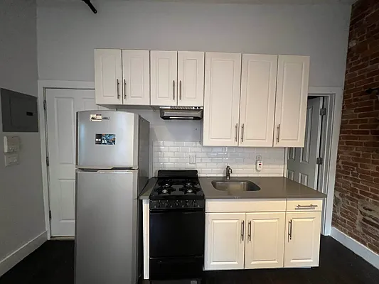 Rented by Delmark Realty LLC | media 16