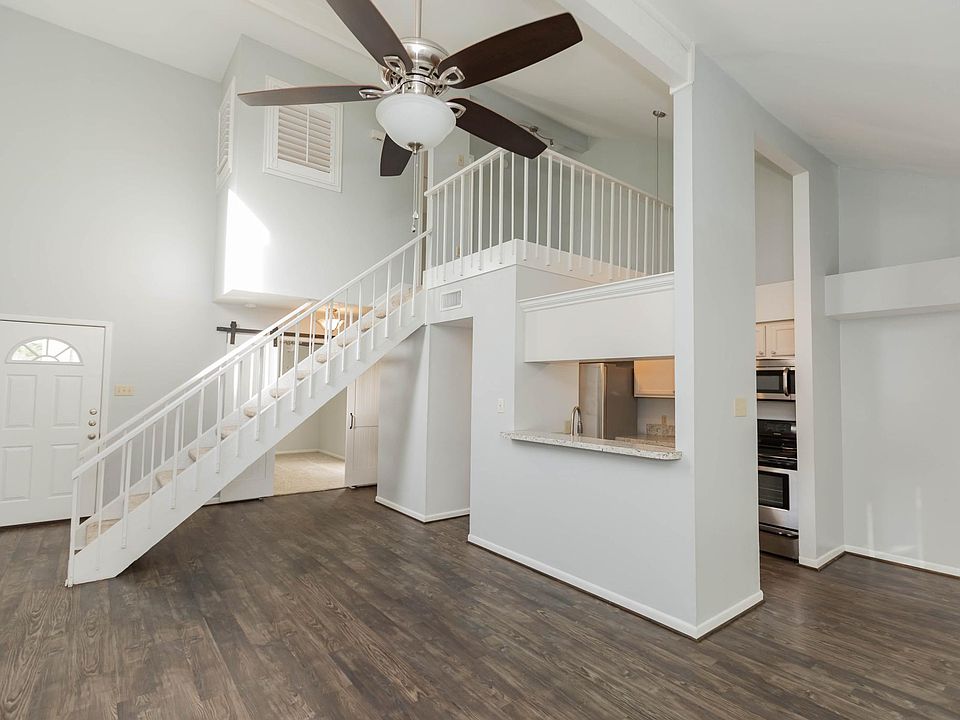 1st image of 708 Rosewood Dr #D