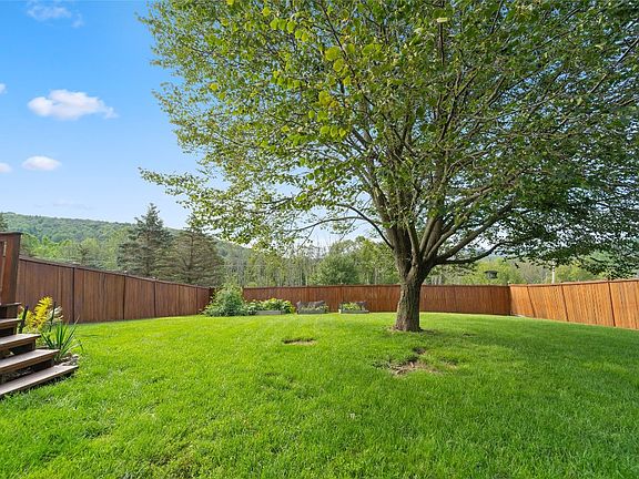 5th image of 216 Woodgate Ln