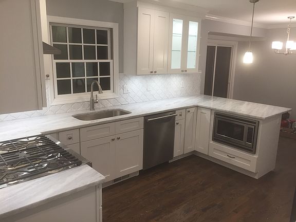 5th image of 263 Barrington Dr