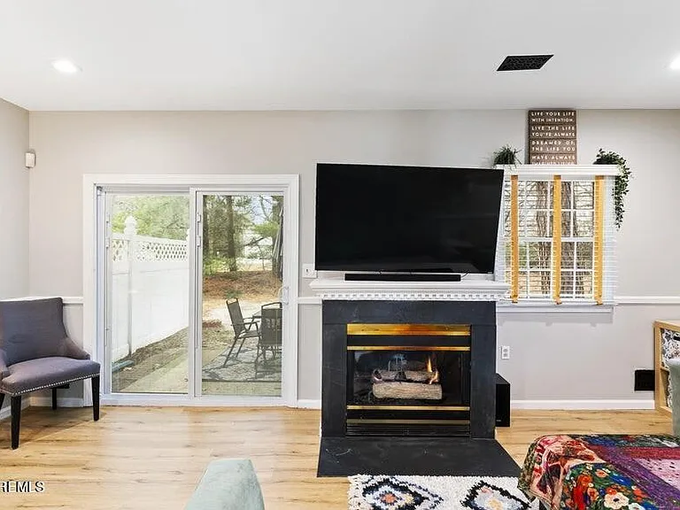 15 Weller Pl — Photo 6