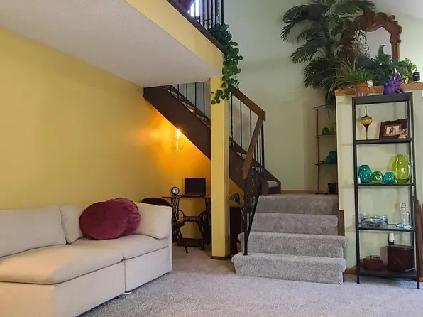 2232 Mayfair Rd, Golden Valley, MN 55427