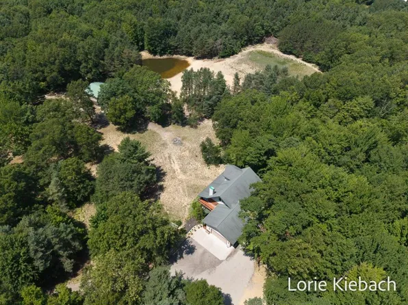 16549 Taft Rd, Spring Lake, MI 49456