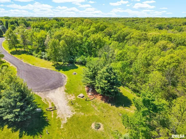 S Walnut Point Dr, Mapleton, IL 61547