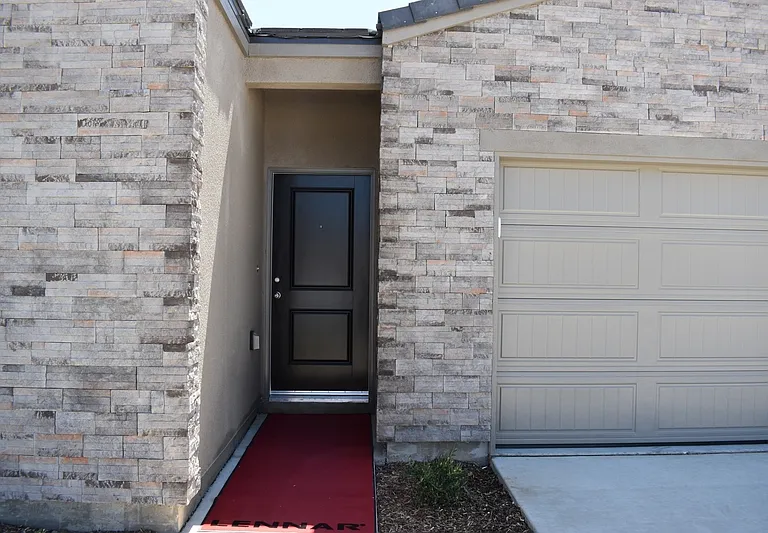 4470 N San Clemente Ave — Photo 4