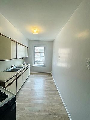 4th image of 787 E 5th St #4B