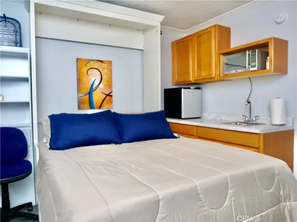 1220 W 56th St, Los Angeles, CA 90037