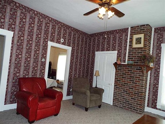 5th image of 206 N Main St