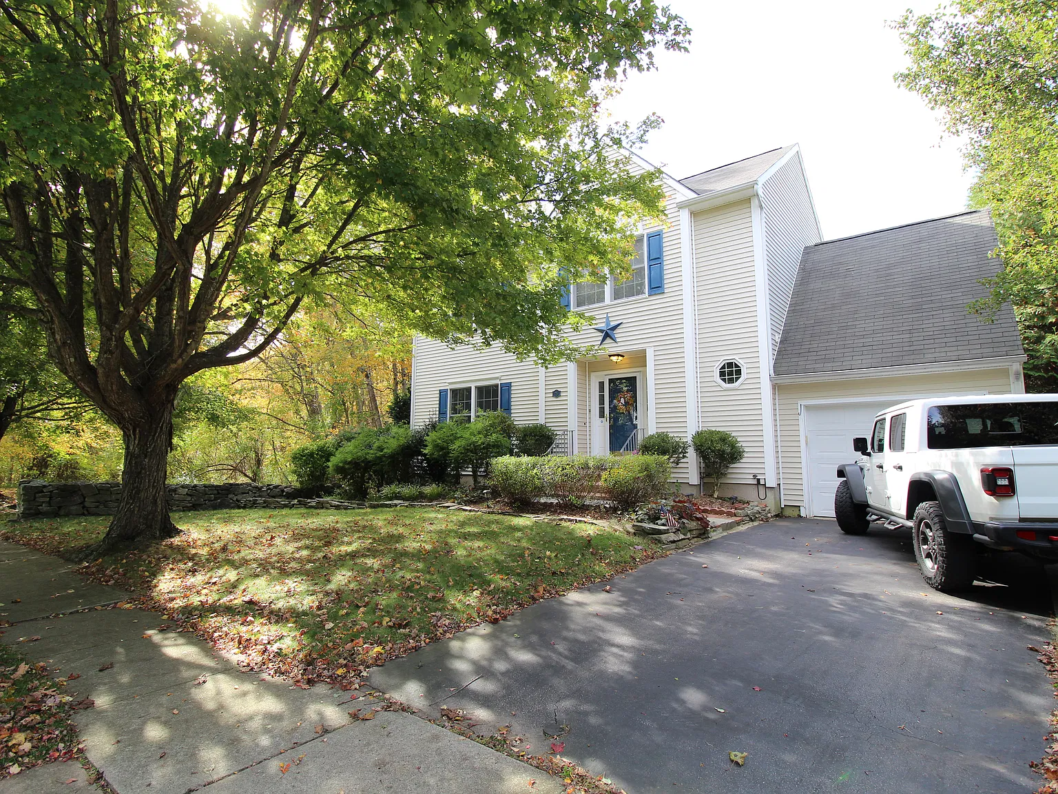 3 bed, 1942 sqft, $3,800 — Photo 3